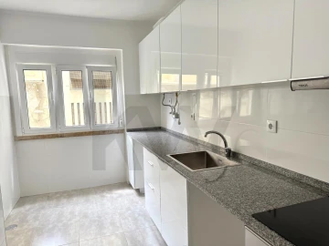 Apartamento T1 para Arrendamento em Campo de Ourique