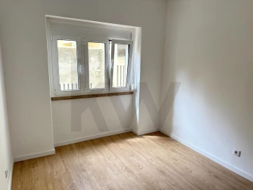Apartamento T1 para Arrendamento em Campo de Ourique