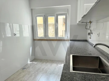 Apartamento T1 para Arrendamento em Campo de Ourique