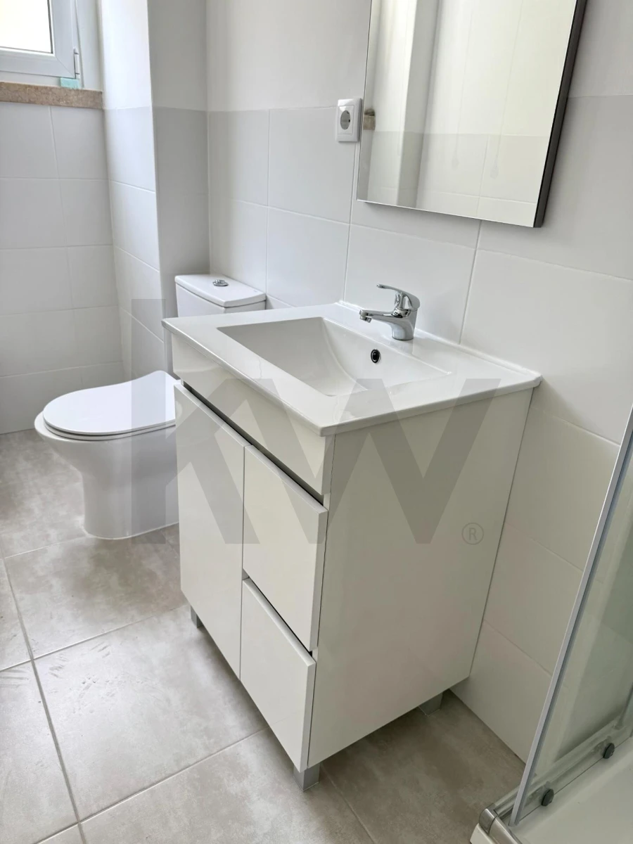 Apartamento T1 para Arrendamento em Campo de Ourique Foto 17