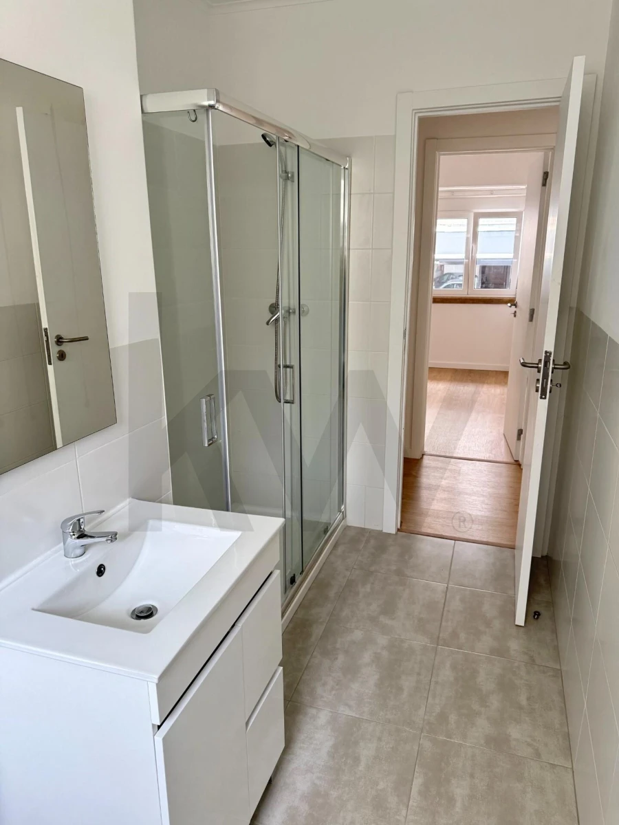 Apartamento T1 para Arrendamento em Campo de Ourique Foto 16