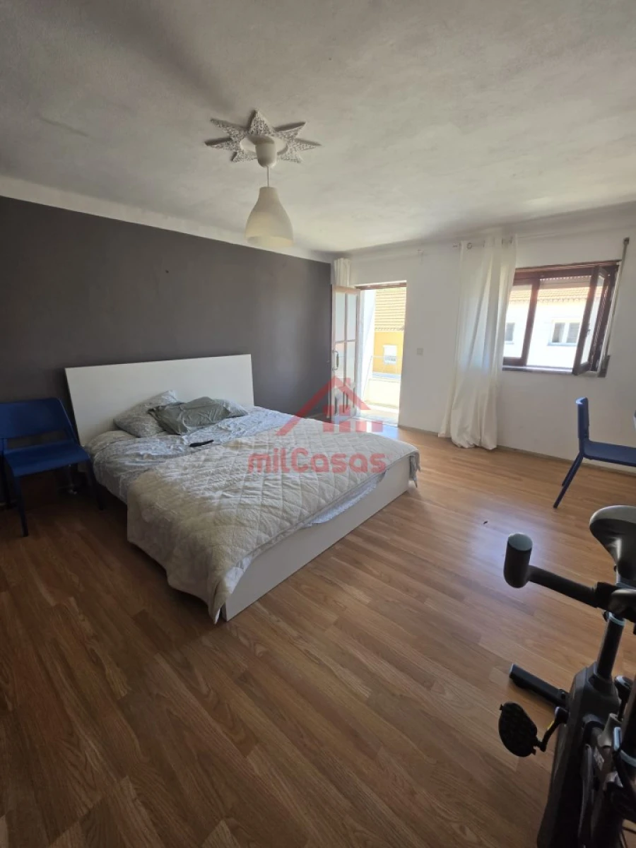 Moradia T2 para Venda em Vila Verde dos Francos Foto 6