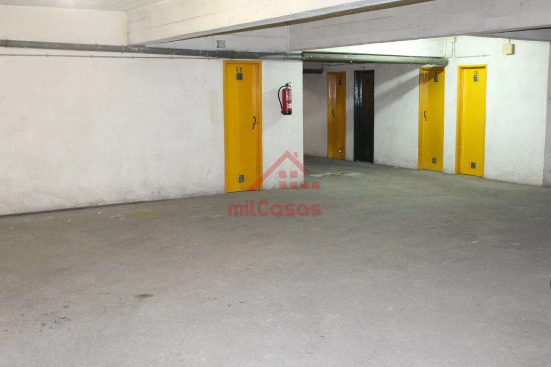 Garagem para Arrendamento em Santa Maria, São Pedro e Matacães Foto 3