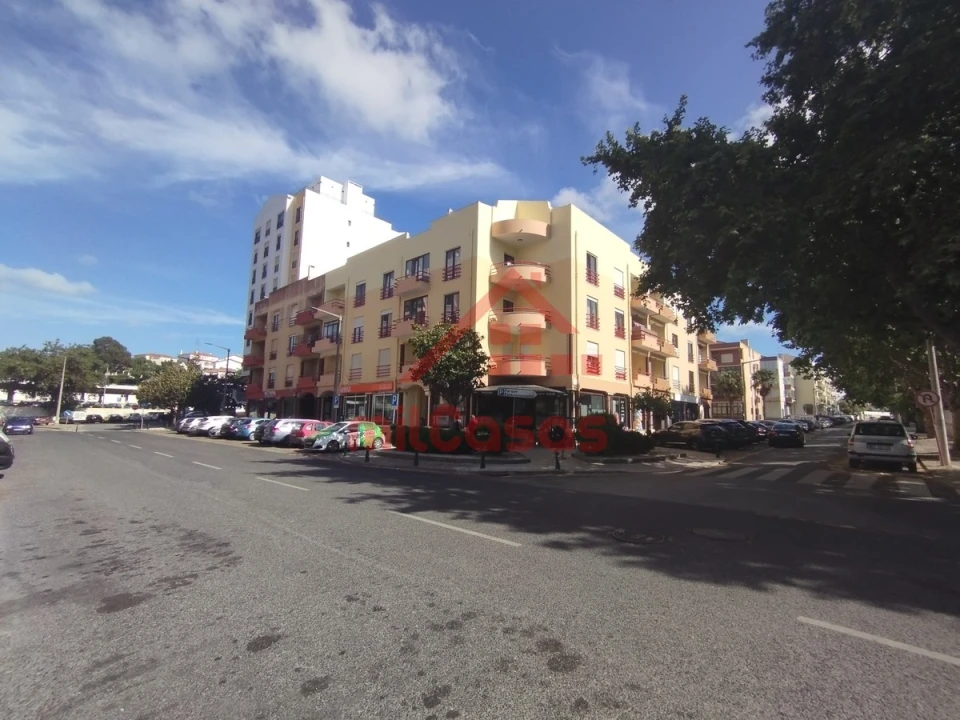 Garagem para Arrendamento em Santa Maria, São Pedro e Matacães Foto 12