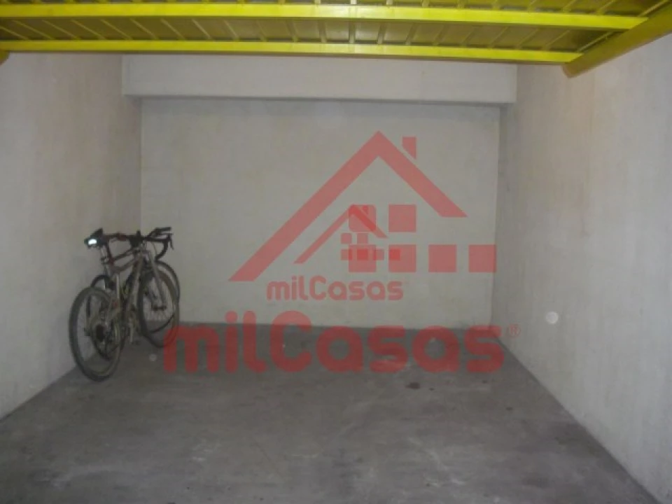 Garagem para Arrendamento em Santa Maria, São Pedro e Matacães Foto 14