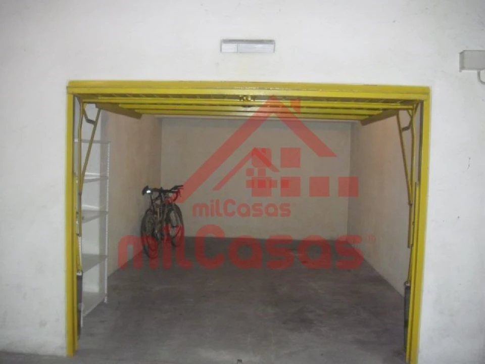 Garagem para Arrendamento em Santa Maria, São Pedro e Matacães Foto 15
