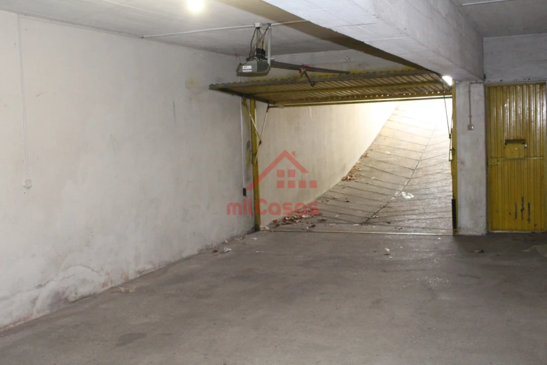 Garagem para Arrendamento em Santa Maria, São Pedro e Matacães Foto 18