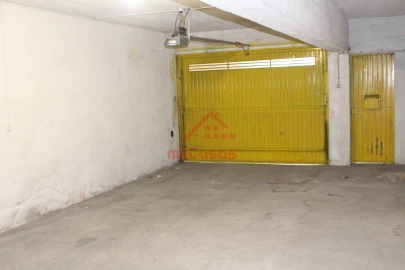 Garagem para Arrendamento em Santa Maria, São Pedro e Matacães