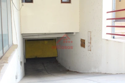 Garagem para Arrendamento em Santa Maria, São Pedro e Matacães