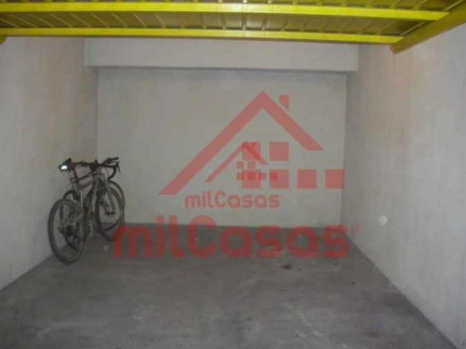 Garagem para Arrendamento em Santa Maria, São Pedro e Matacães Foto 14