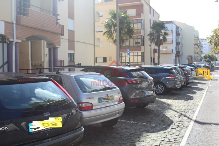 Garagem para Arrendamento em Santa Maria, São Pedro e Matacães Foto 23