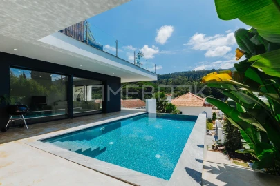 Moradia T5 para Venda em Agualva e Mira-Sintra