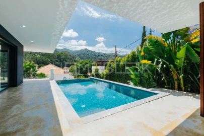 Moradia T5 para Venda em Agualva e Mira-Sintra