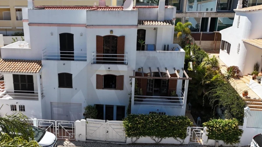 Moradia T4 para Venda em Loule (São Clemente)
