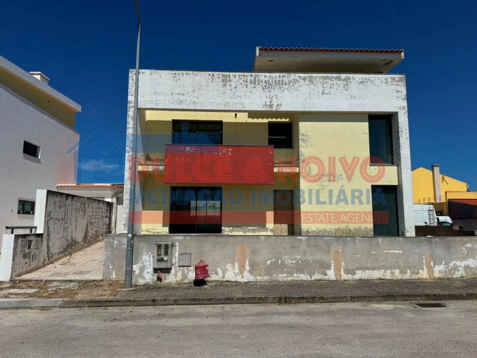 Moradia T3 para Venda em Atouguia da Baleia Foto 3