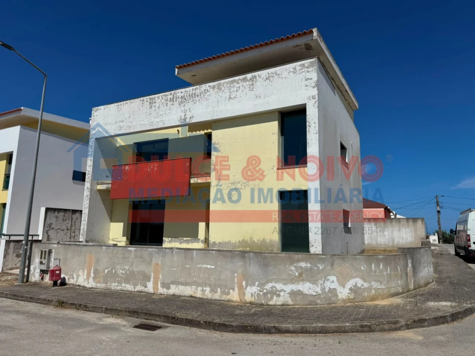 Moradia T3 para Venda em Atouguia da Baleia Foto 8