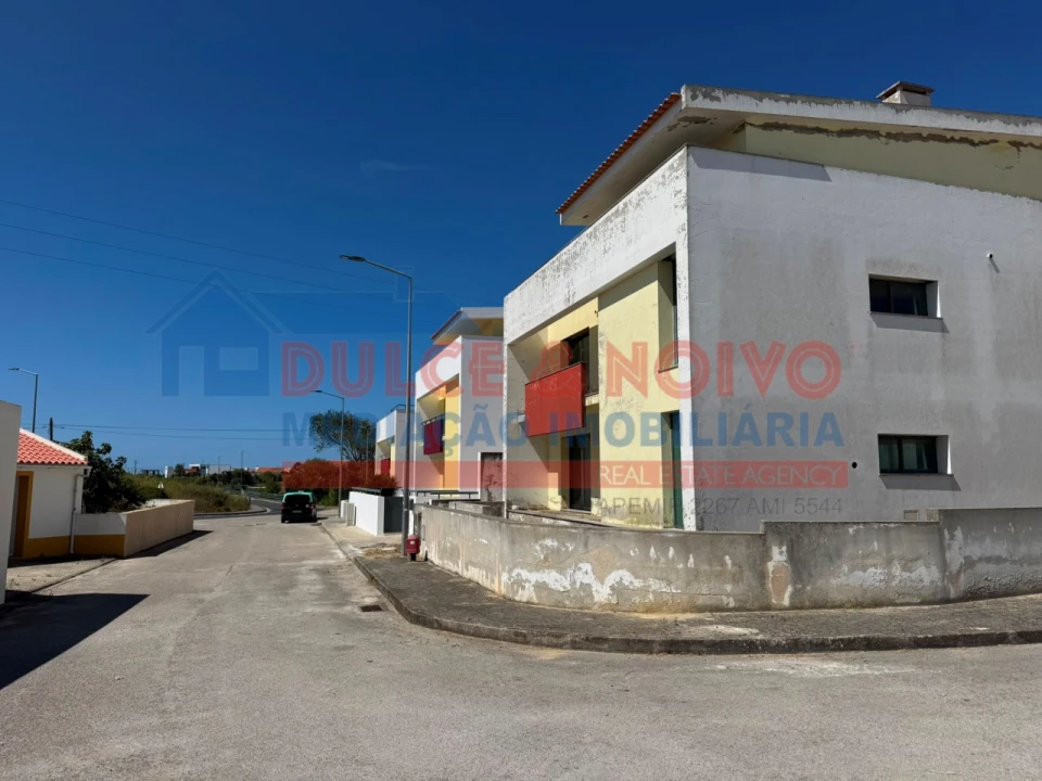 Moradia T3 para Venda em Atouguia da Baleia Foto 9