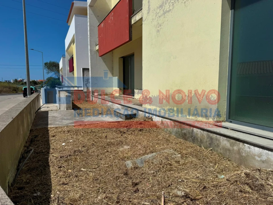 Moradia T3 para Venda em Atouguia da Baleia Foto 10