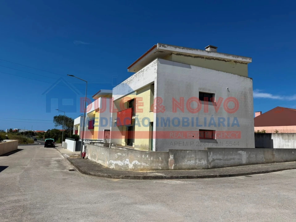 Moradia T3 para Venda em Atouguia da Baleia Foto 14