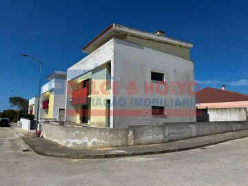 Moradia T3 para Venda em Atouguia da Baleia