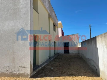 Moradia T3 para Venda em Atouguia da Baleia