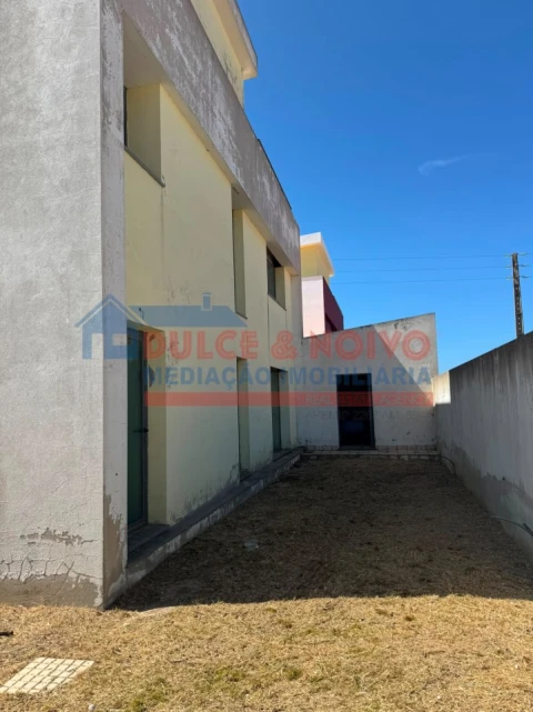 Moradia T3 para Venda em Atouguia da Baleia