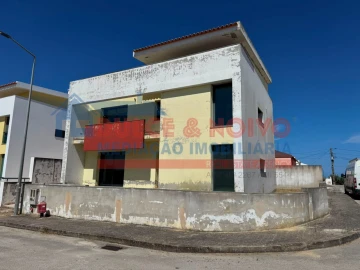 Moradia T3 para Venda em Atouguia da Baleia