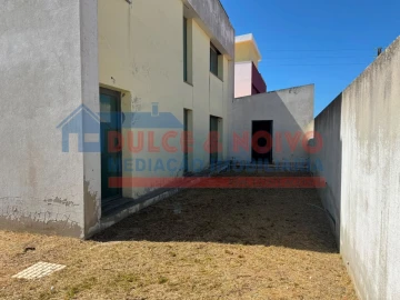 Moradia T3 para Venda em Atouguia da Baleia