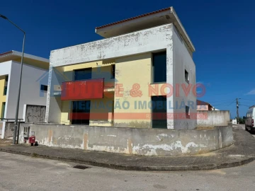 Moradia T3 para Venda em Atouguia da Baleia