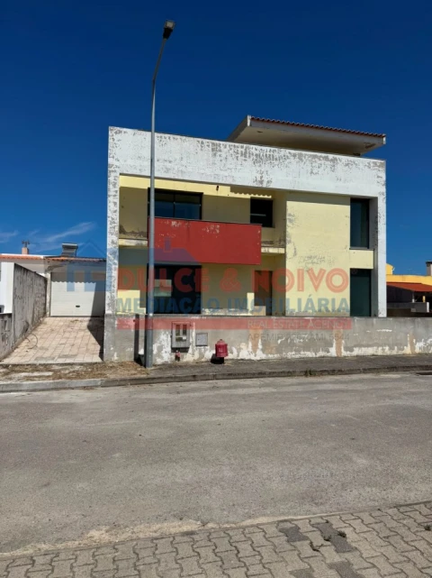 Moradia T3 para Venda em Atouguia da Baleia