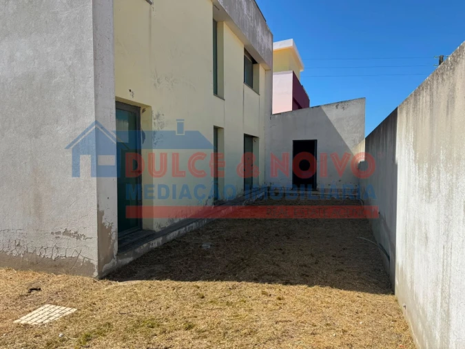 Moradia T3 para Venda em Atouguia da Baleia Foto 12