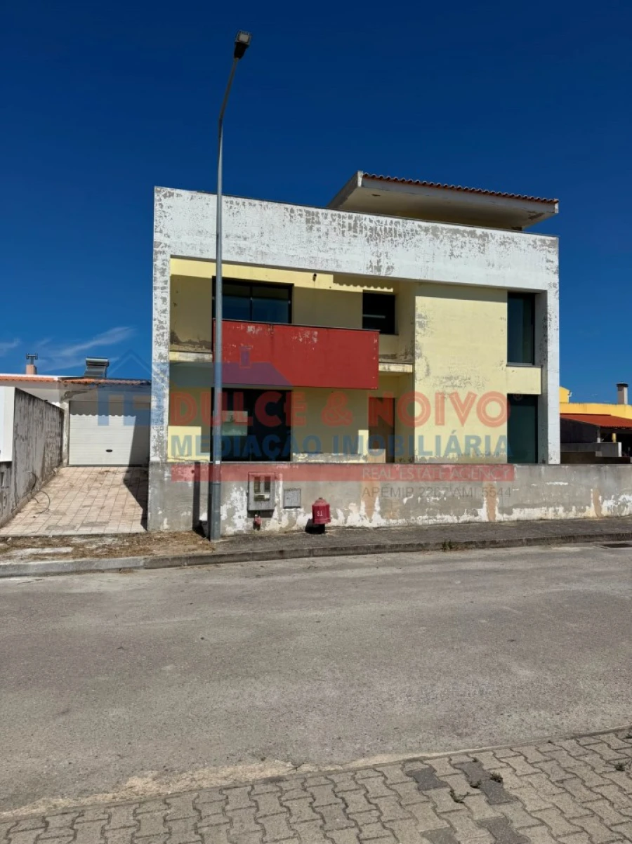 Moradia T3 para Venda em Atouguia da Baleia Foto 18