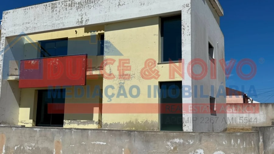 Moradia T3 para Venda em Atouguia da Baleia