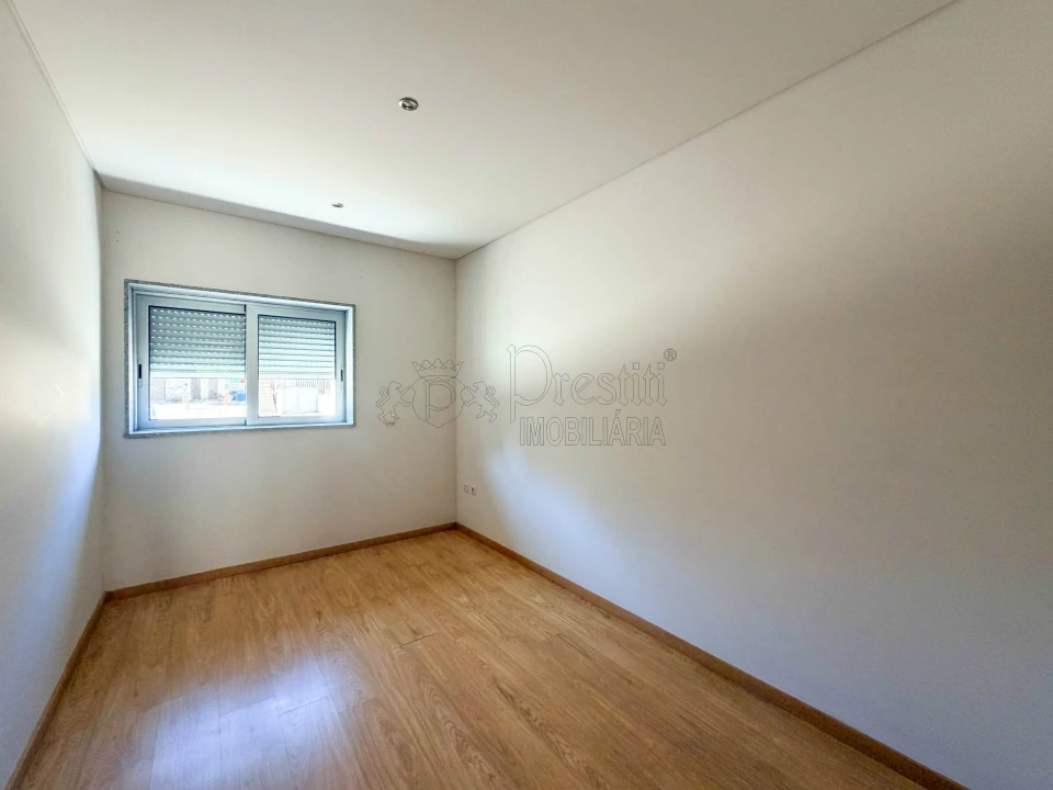 Apartamento T3 para Arrendamento em Arões (São Romão) Foto 18
