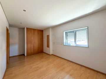 Apartamento T3 para Arrendamento em Arões (São Romão)