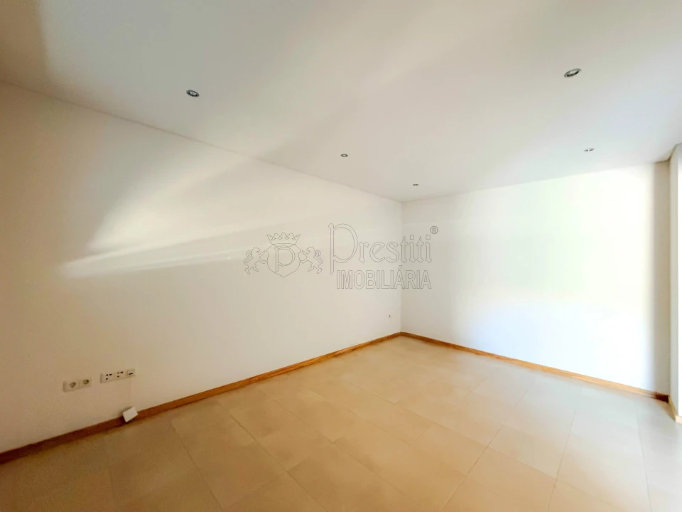 Apartamento T3 para Arrendamento em Arões (São Romão) Foto 2