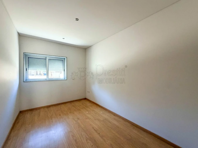 Apartamento T3 para Arrendamento em Arões (São Romão) Foto 18