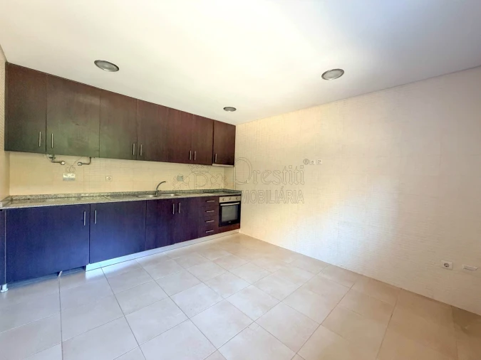 Apartamento T3 para Arrendamento em Arões (São Romão) Foto 3