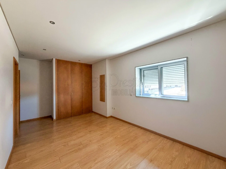Apartamento T3 para Arrendamento em Arões (São Romão) Foto 20