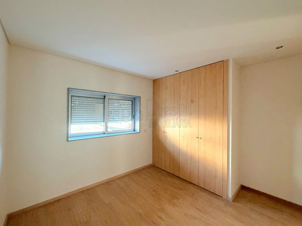 Apartamento T3 para Arrendamento em Arões (São Romão) Foto 19