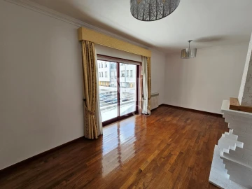 Apartamento T1 para Arrendamento em Darque