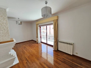 Apartamento T1 para Arrendamento em Darque
