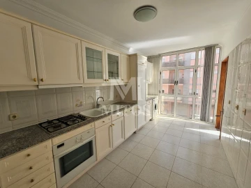 Apartamento T1 para Arrendamento em Darque