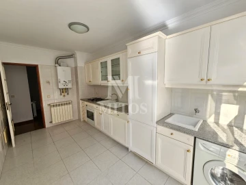 Apartamento T1 para Arrendamento em Darque