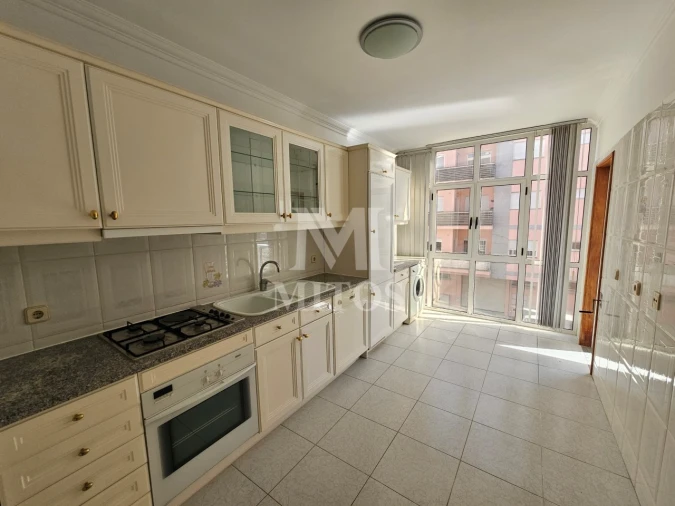Apartamento T1 para Arrendamento em Darque Foto 5