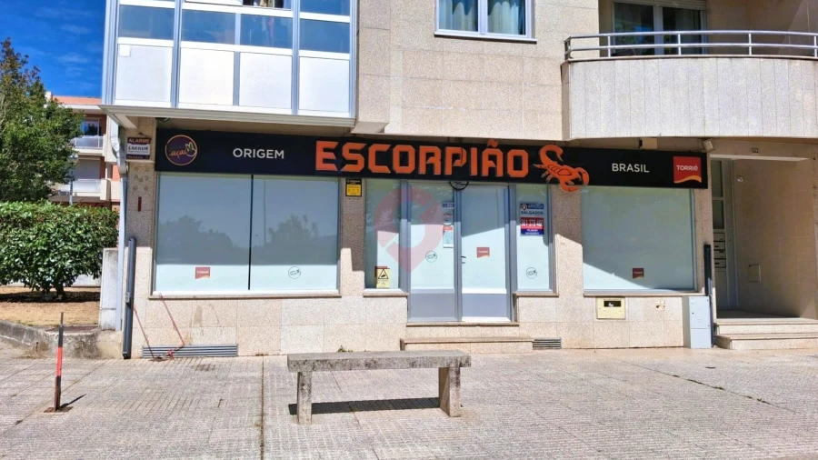 Loja para Arrendamento em Vila e Roussas