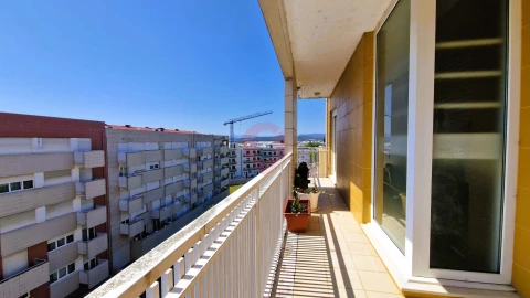 Apartamento T4 para Venda em Mazedo e Cortes