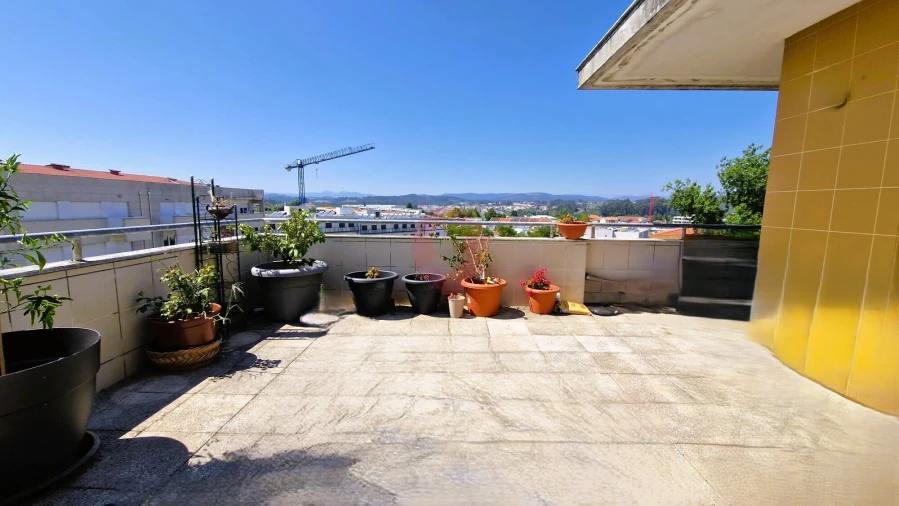Apartamento T4 para Venda em Mazedo e Cortes Foto 3