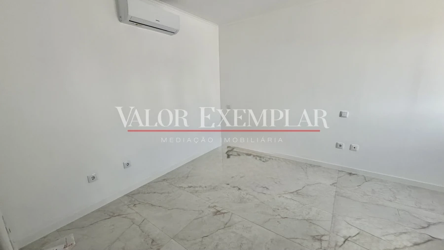 Moradia T1 para Venda em Couço Foto 12
