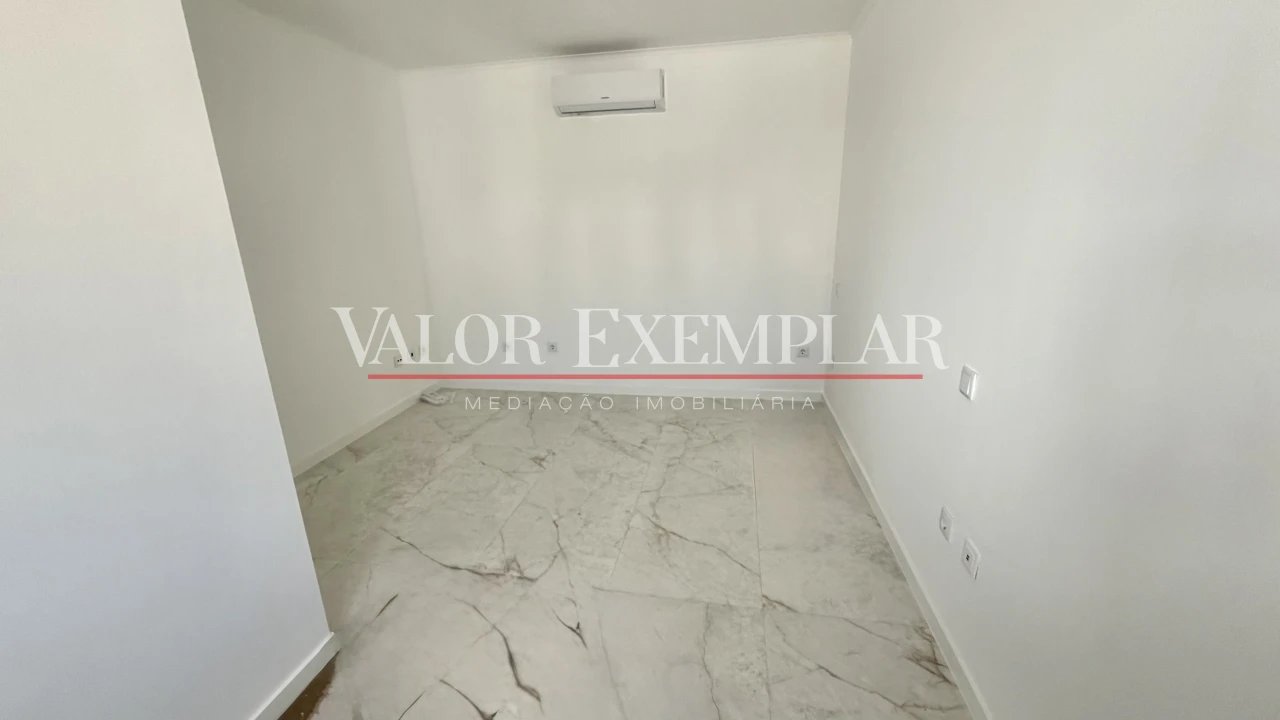 Moradia T1 para Venda em Couço Foto 9